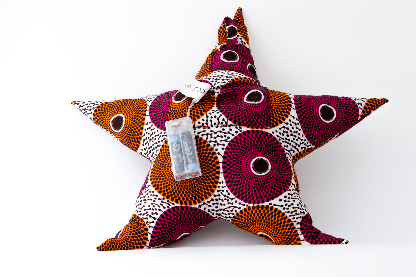 Coussin lumineux et brodé