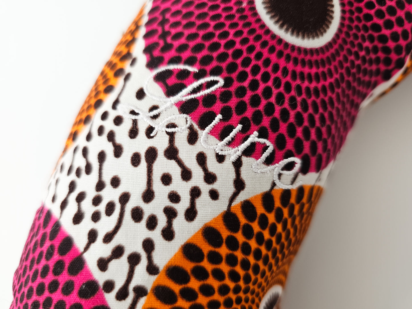 Coussin lumineux et brodé