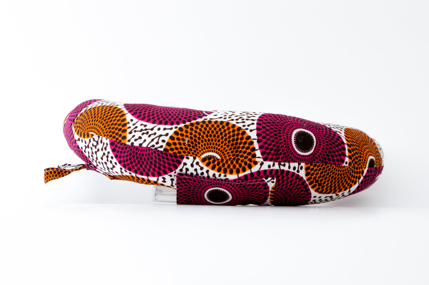 Coussin lumineux et brodé