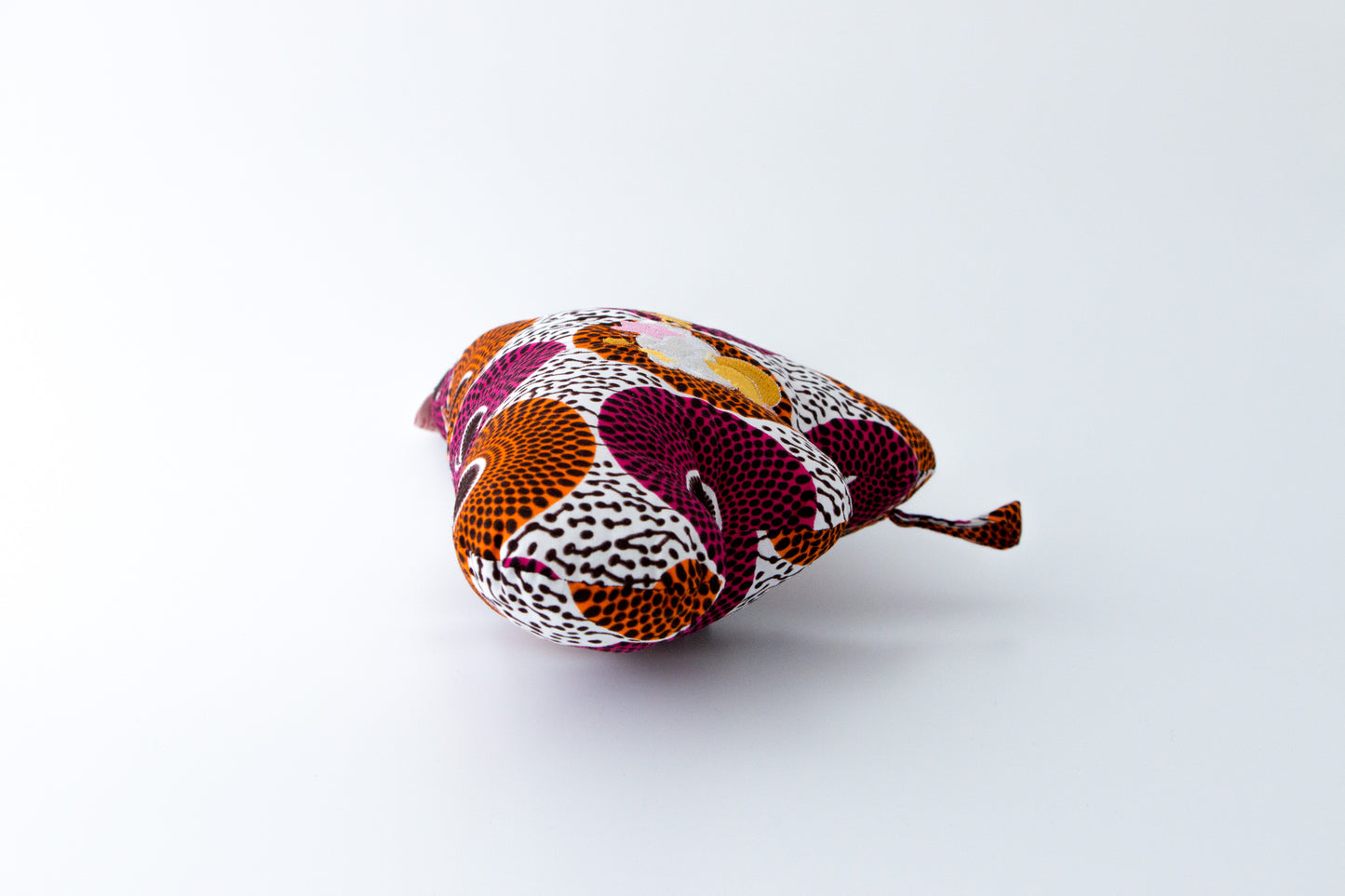 Coussin lumineux et brodé