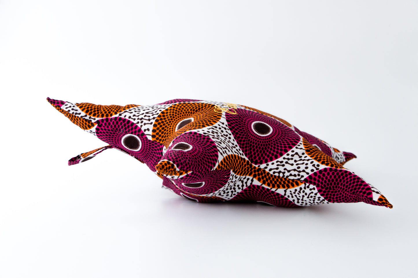 Coussin lumineux et brodé